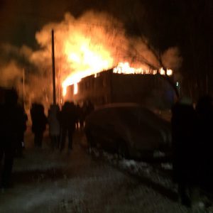 В Нефтеюганске сгорел многоквартирный дом, 40 человек остались без жилья