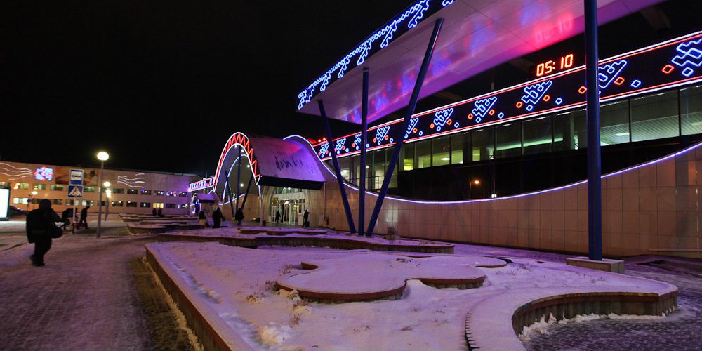 Следовавший из Сургута в Москву самолет вернулся в аэропорт вылета