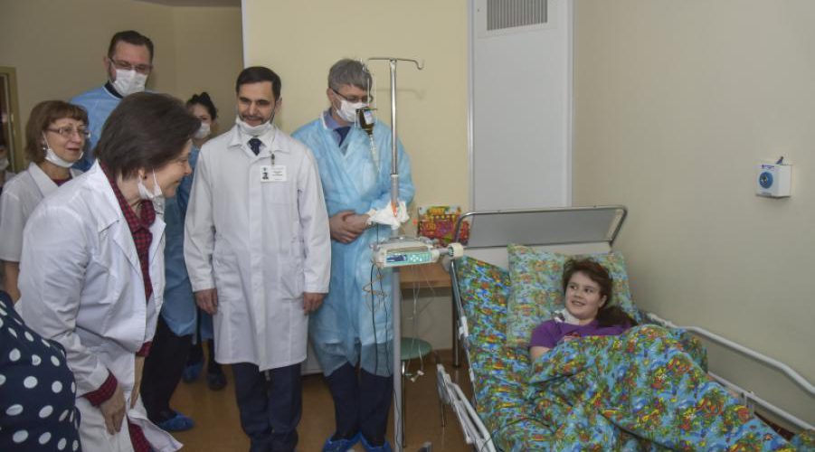 Наталья Комарова посетила Нижневартовскую окружную детскую клиническую больницу.