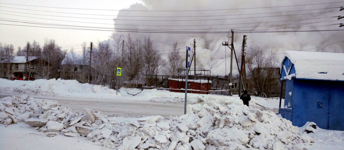 Режим ЧС введен в Нефтеюганске после пожара в жилом доме