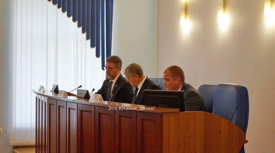 Жилнадзор, полиция и прокуратура проверит две крупные управляющие компании Нефтеюганска