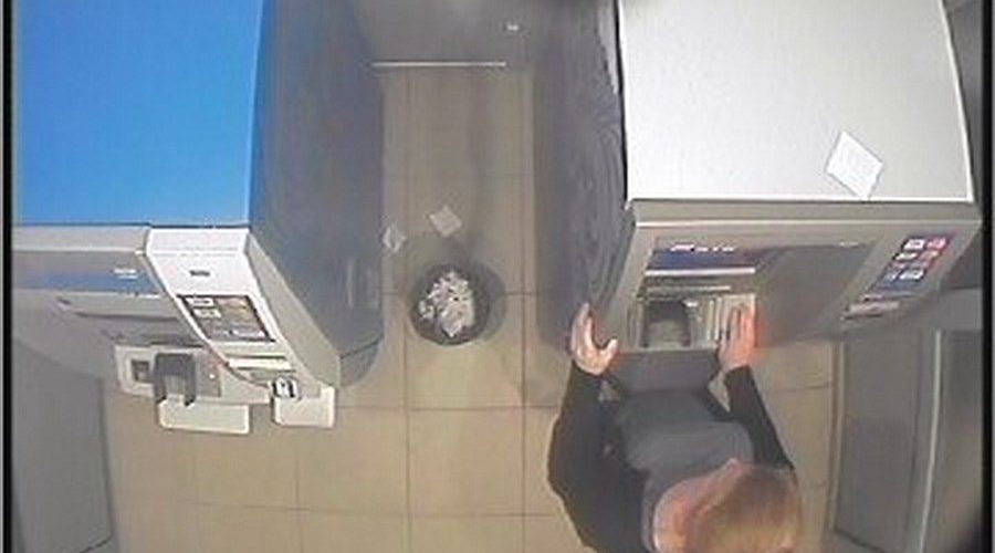 Сотрудники нефтеюганской полиции задержали подозреваемую в краже денег с банковской карты.