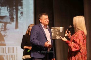Известная югорская писательница и режиссер-документалист Ольга Корниенко презентовала нефтеюганцам книгу о ханты и манси