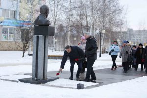 В Нефтеюганске помянули первого всенародно избранного городского главу Петухова
