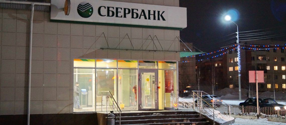«Сбербанк» сообщил, что нормальная работа его карт восстановлена