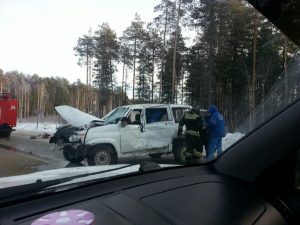 ДТП в сторону Сургута. Столкнулись внедорожник и большегруз.