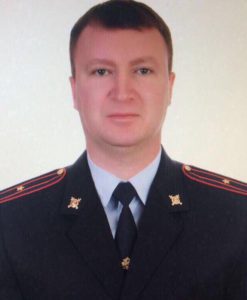 За рулем внедорожника находился полицейский.