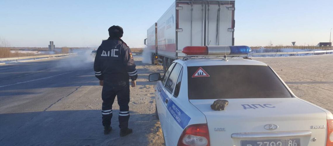 Не дали замерзнуть: в Нефтеюганском районе на трассе сломался автобус с пассажирами