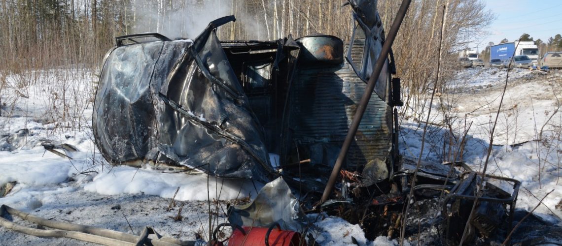 На трассе "Нижневартовск-Излучинск" взорвался УАЗ с людьми