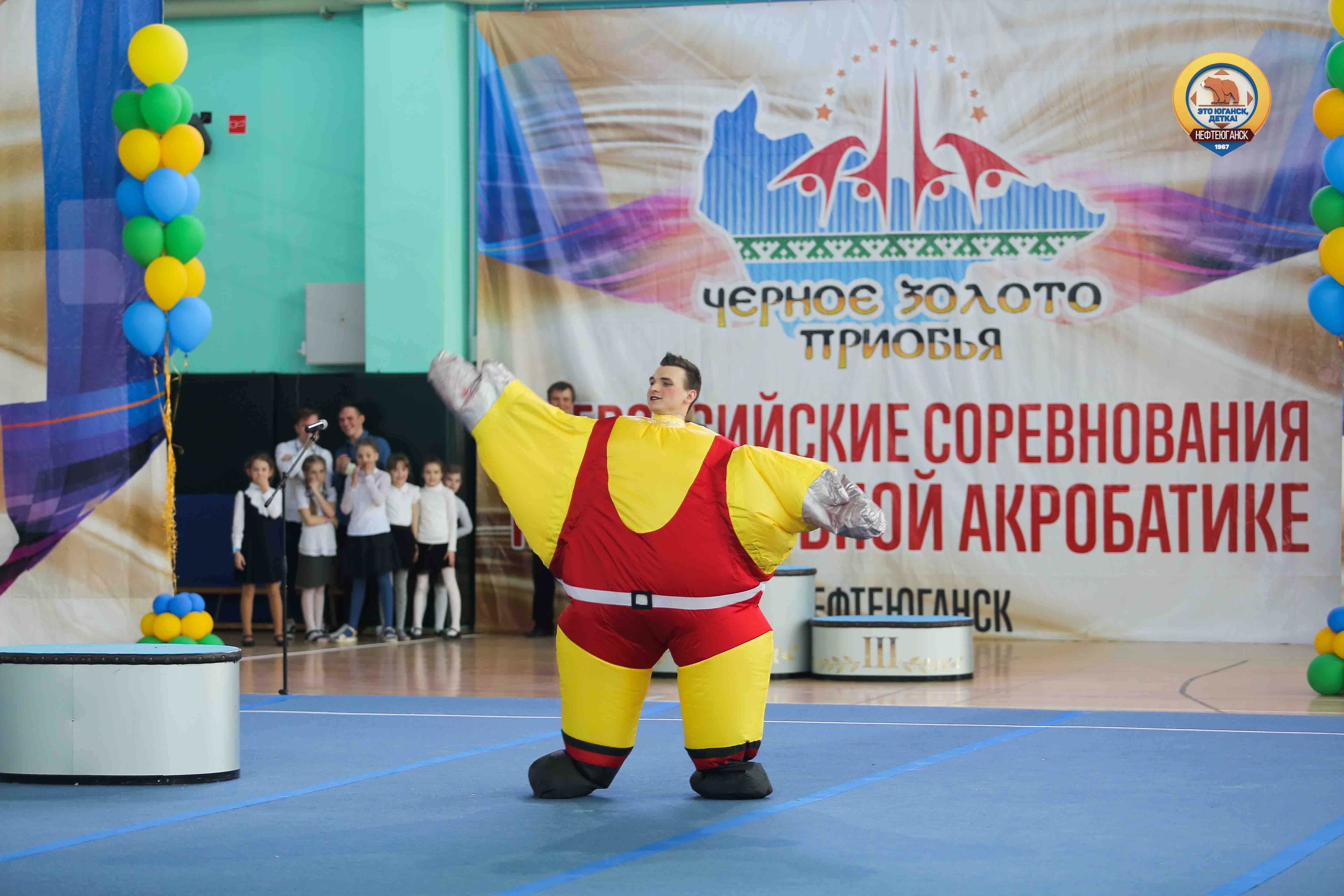 Всероссийские соревнования по акробатике состоялись в прошлые выходные в Нефтеюганске. Фоторепортаж с открытия турнира.