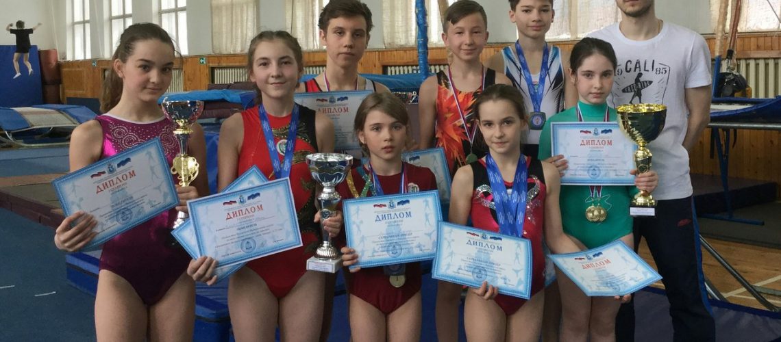 Вернулись с медалями, завоеванными на Первенстве УрФО по прыжкам на батуте.