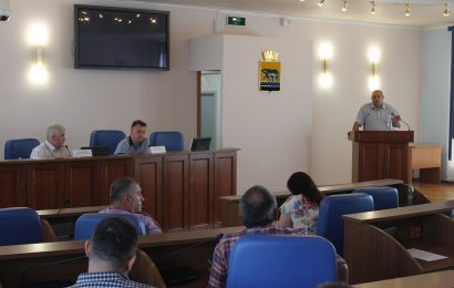 Коммунальщики Нефтеюганска рассказали общественникам о ходе работ, связанных с подготовкой города к зиме.