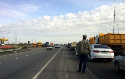 На въезде в Сургут массово проверят водителей