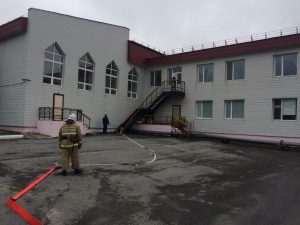 В соседнем с Нефтеюганском Сингапае горела школа.