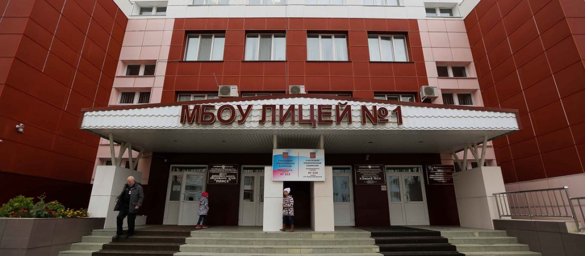 Половина российских родителей испытывают финансовые трудности из-за 1 сентября