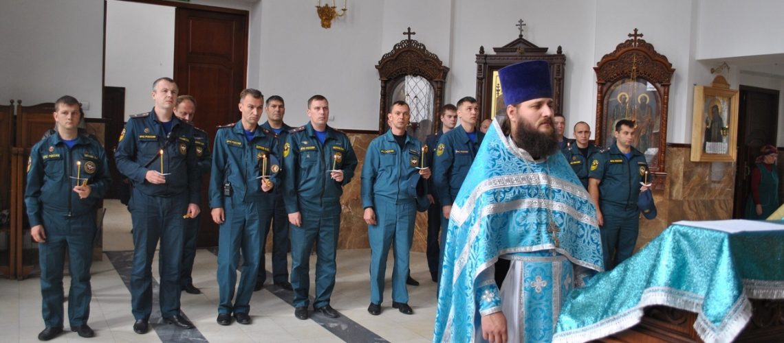 Спасатели приняли участие в молебне в честь иконы Божией Матери «Неопалимая Купина»