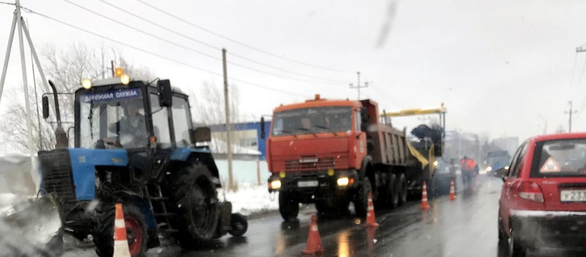 Дорожникам официально разрешили укладывать асфальт в снегопад