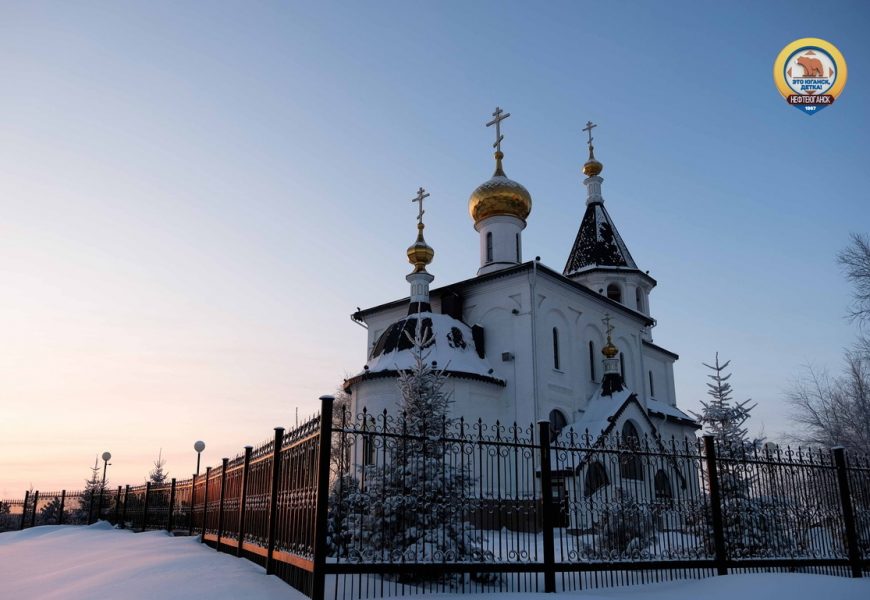 В Нефтеюганске накануне праздников сотрудники МЧС проверили храмы.