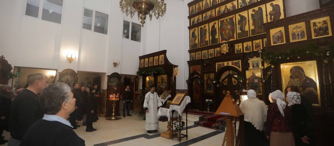 Православные верующие отмечают Рождество Христово