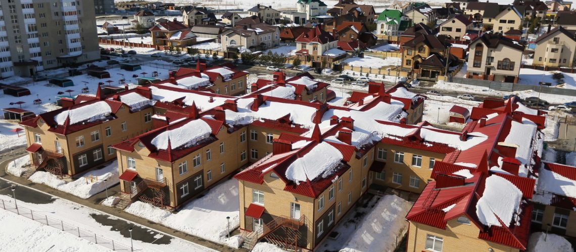 А снег все никак не сойдет :))