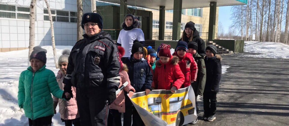 Шагал по городу автобус