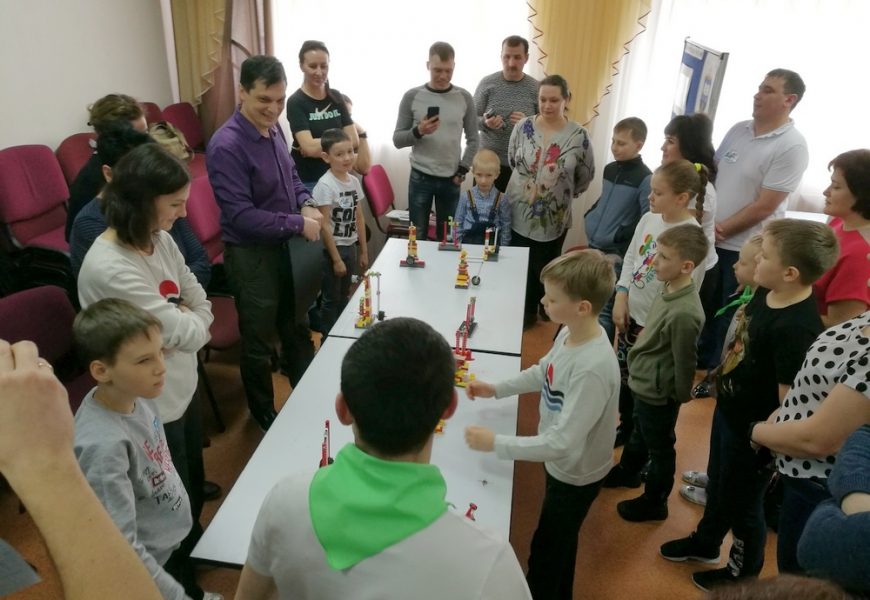 Среди семей города Нефтеюганска прошел конкурс по легоконструированию «Lego-семейка».