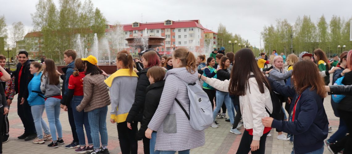 Большой веселый хоровод :))