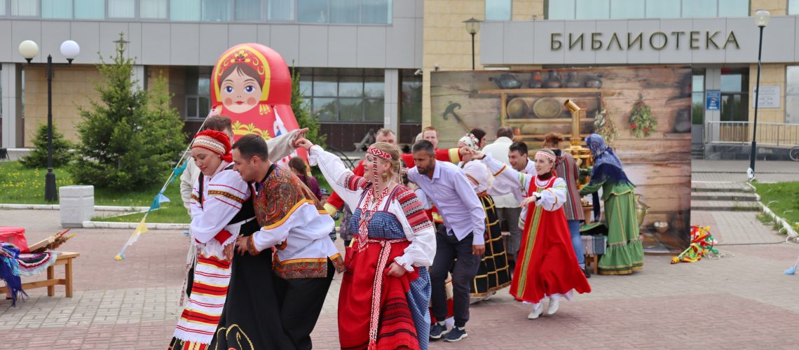 Веселый древнерусский хоровод:)