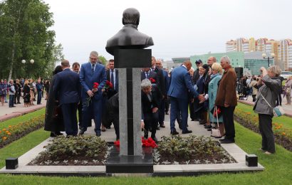 В Нефтеюганске помянули Владимира Петухова