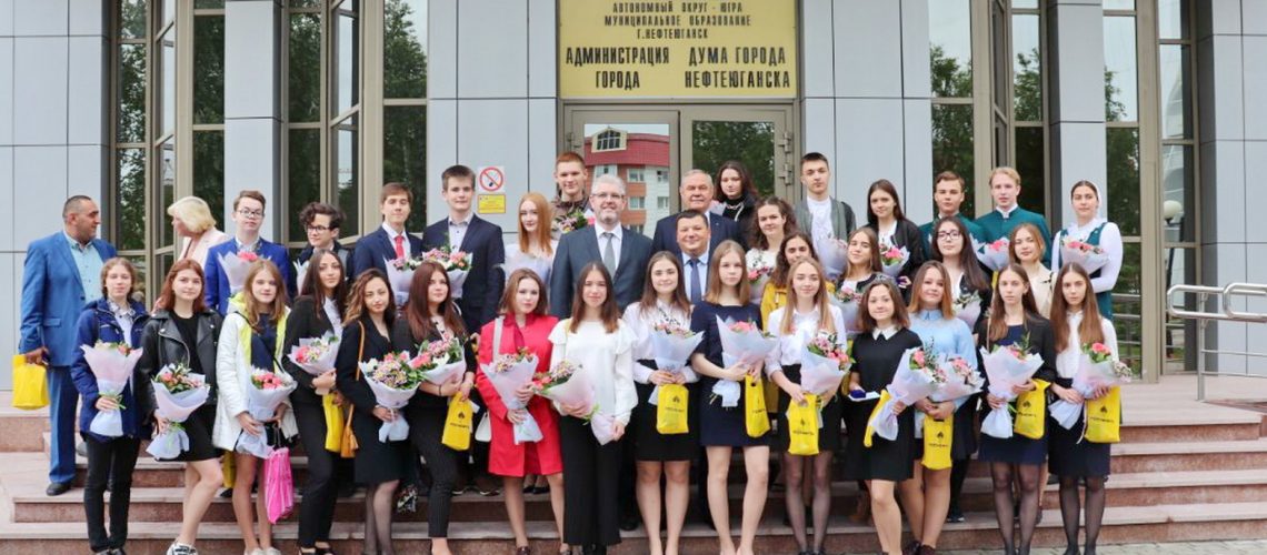 Выпускники-медалисты и мэр