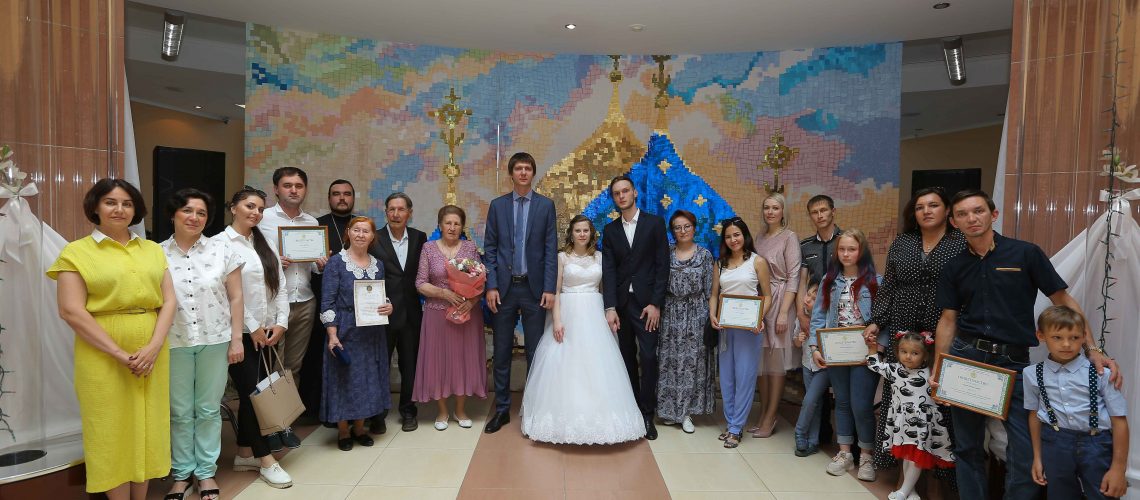 В Нефтеюганске в преддверии Дня семьи, любви и верности состоялось чествование образцовых семейных пар