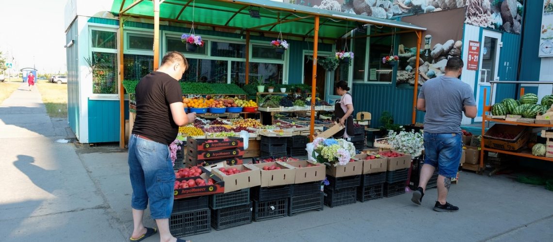 В России вступят в силу новые правила провоза через границу фруктов и овощей.