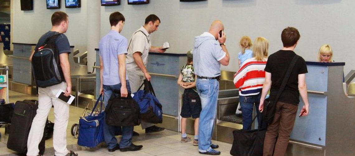 Более 26 тысяч югорчан не смогут вылететь за границу из-за долгов