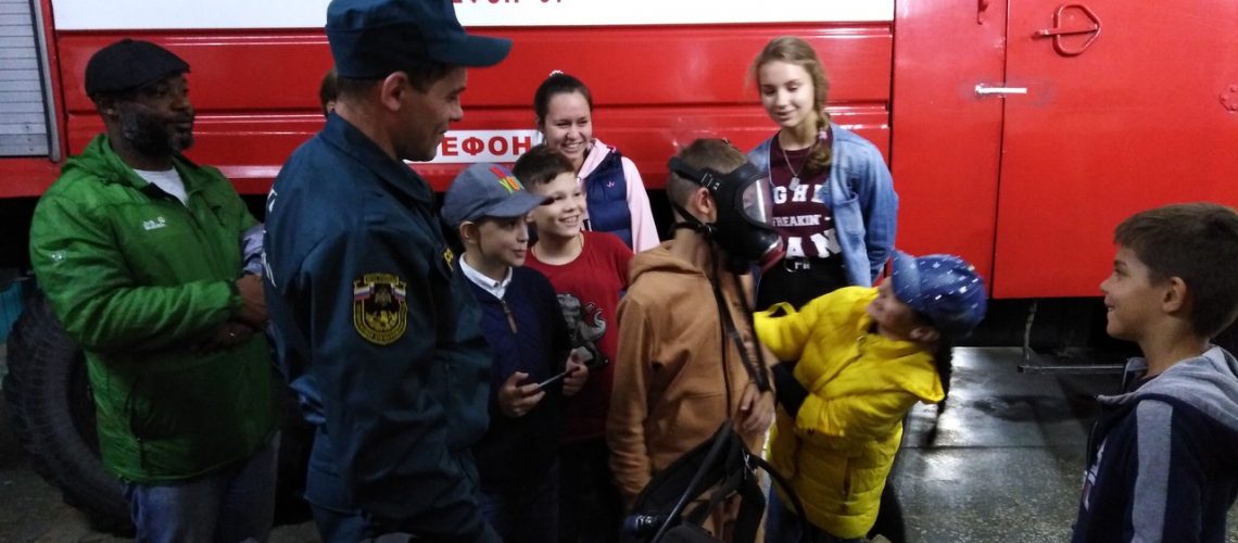 Воспитанники детлагеря «Joббeры» познакомились с профессией пожарный
