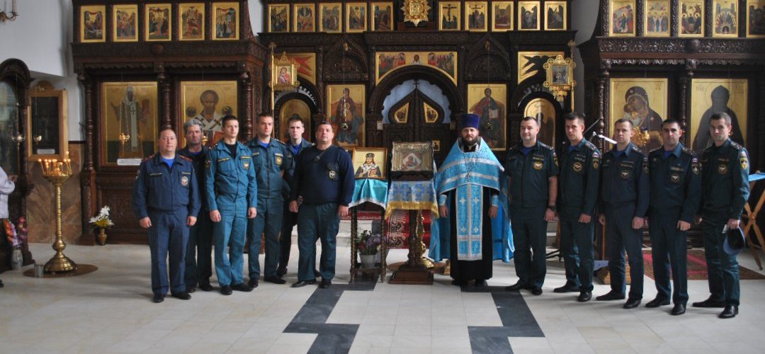 Нефтеюганские пожарные приняли участие в молебне в честь иконы «Неопалимая Купина»