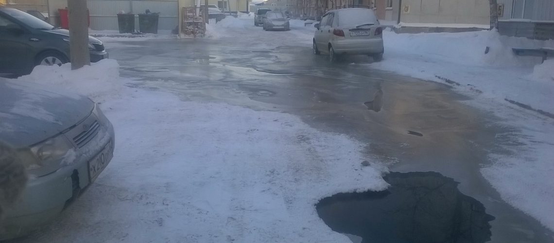 И звенит под ногами каток... весь вонючий, как куча....а ((:
