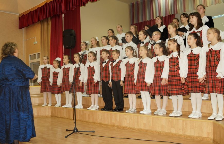 Учащиеся «ДМШ им.В.В.Андреева» провели праздничный концерт в первой школе. Учащиеся «ДМШ им.В.В.Андреева» провели праздничный концерт в первой школе.