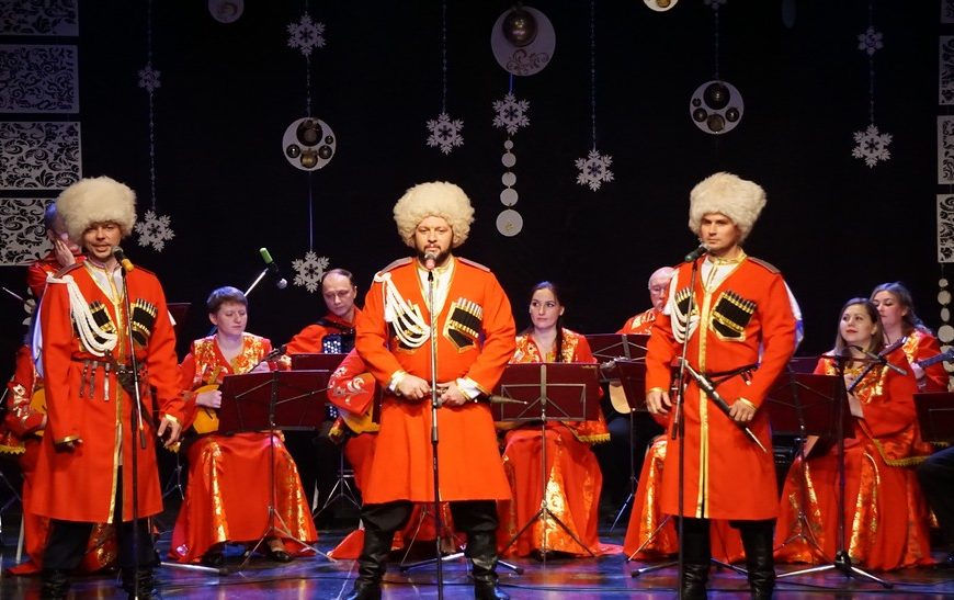 В Нефтеюганске состоялся концерт «В мире нет милей и краше песен и преданий наших».
