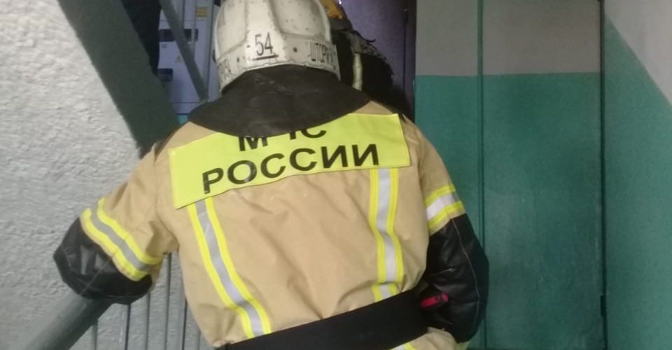Соседи говорят, что это проблемный сосед и подобное случается не впервой.