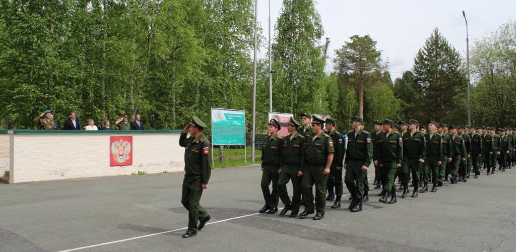 Югорским призывникам разрешили выходить из дома