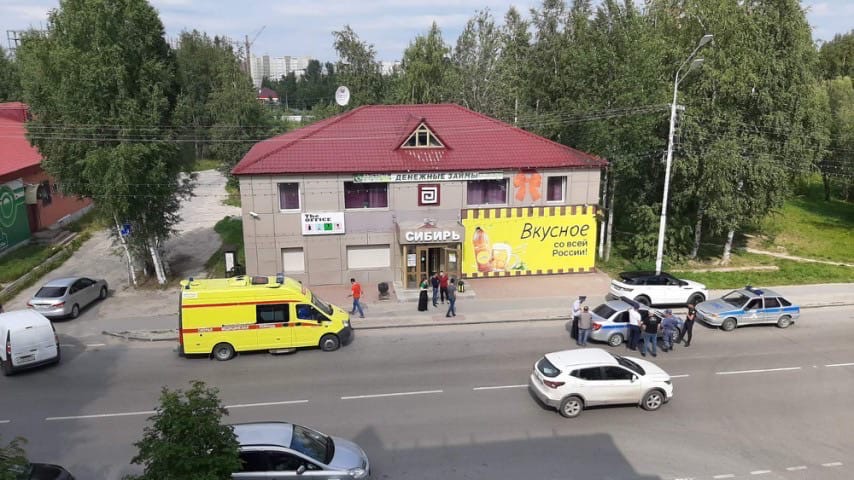 На тротуаре автомобиль сбил девочку 15 лет