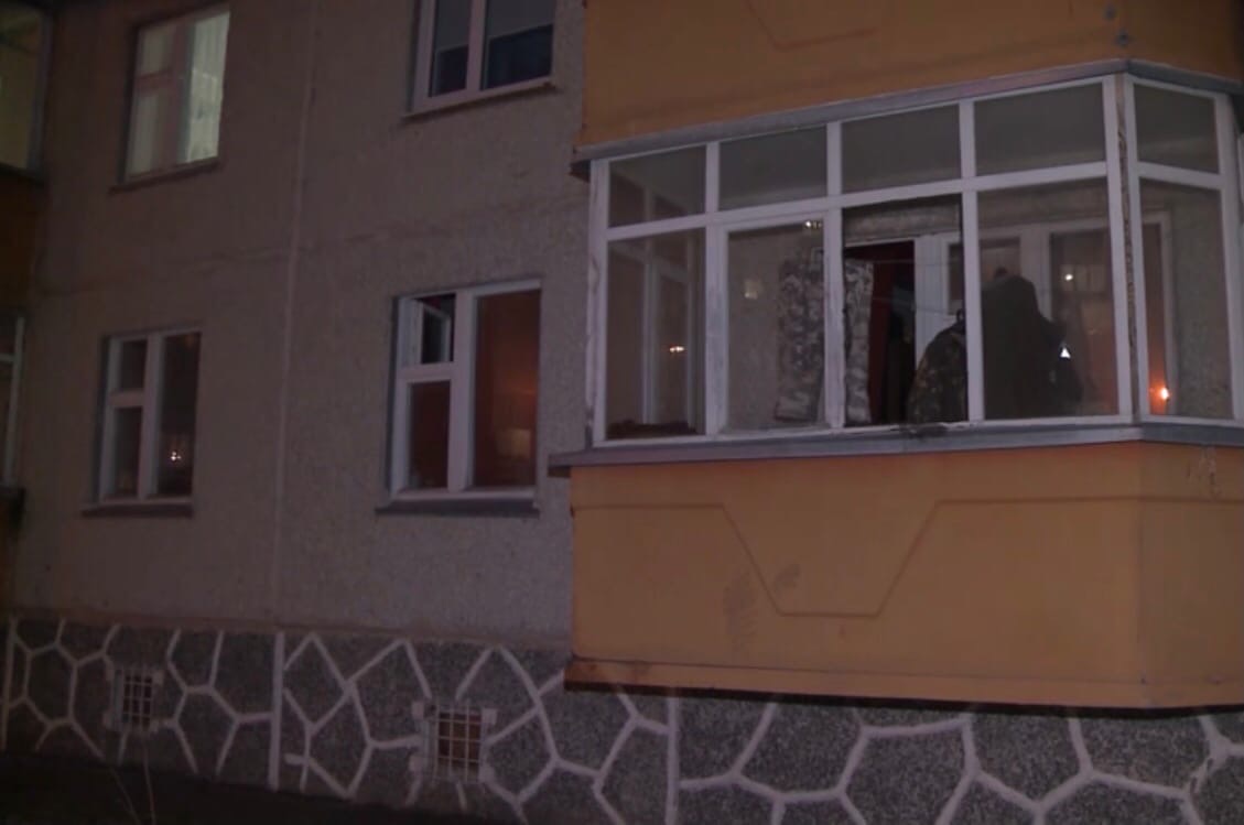 В Нефтеюганске в закрытой квартире месяц пролежали тела матери и сына