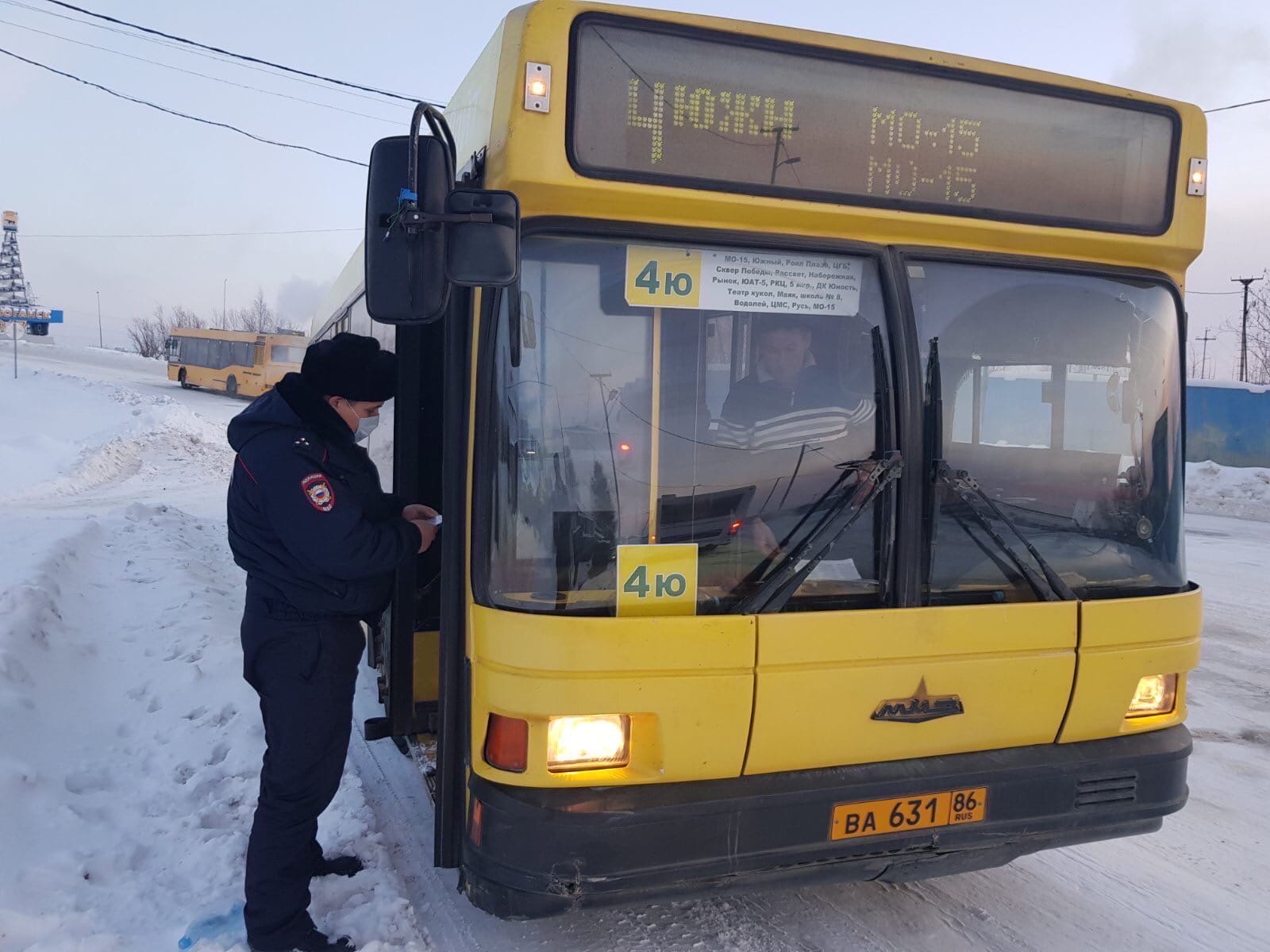 Автоинспекторы продолжают проверять автобусы