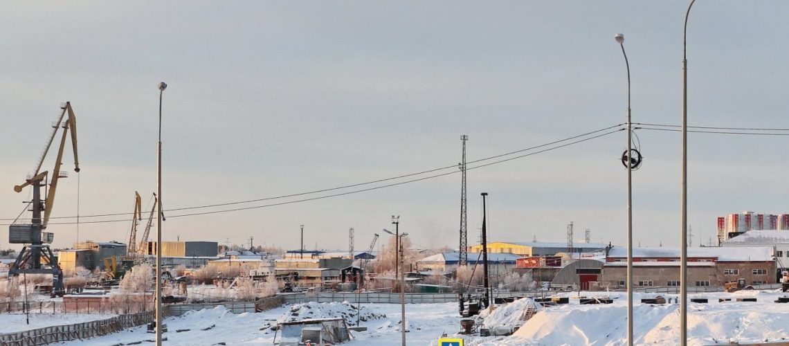 Власти Нефтеюганска ищут новых подрядчиков для строительства школы и спорткомплекса
