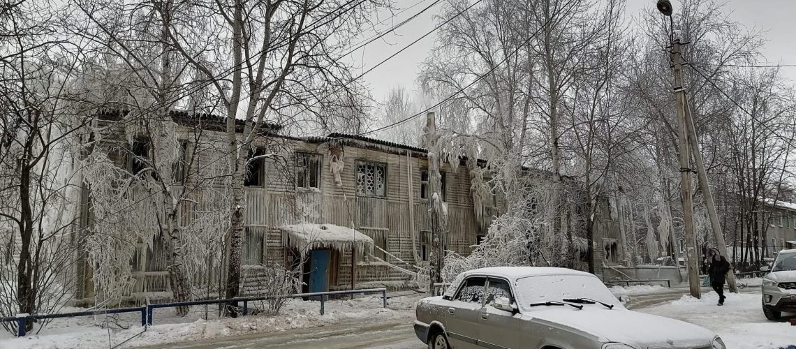 Помогали всем городом.