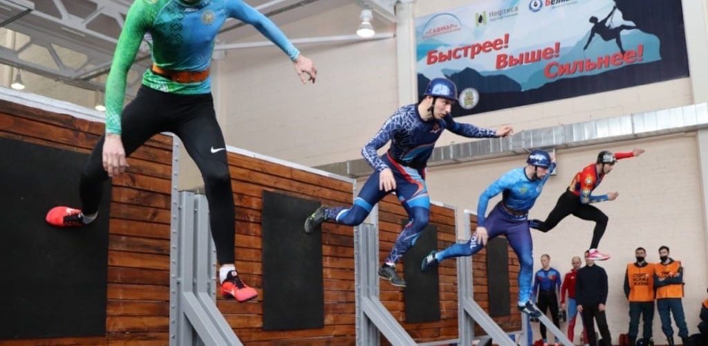 Пожарные-спортсмены из Югры привезли «золото» и «серебро» с Всероссийских соревнований по пожарно-спасательному спорту.