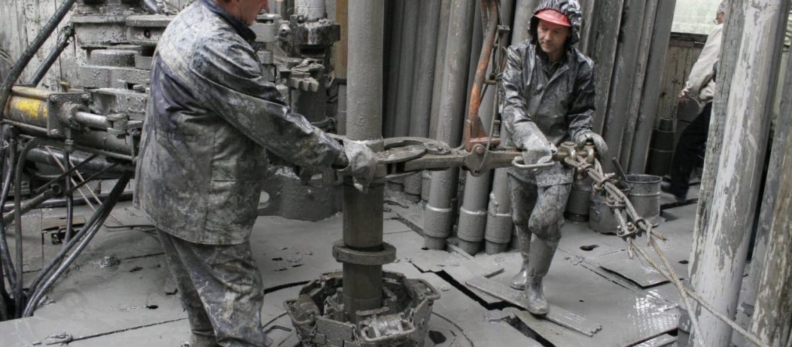 Нефтяники просят сократить 60-дневную вахту. Но власти ХМАО пойти на это пока не готовы