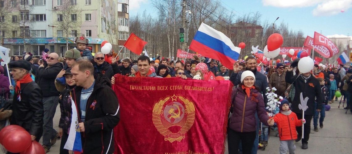 Власти ХМАО вслед за Тюменью отменили парад Победы и массовые шествия