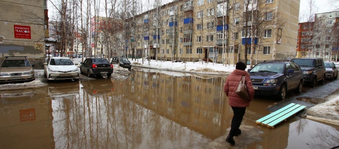 В Югре к очистке улиц городов от снега подключились прокуроры
