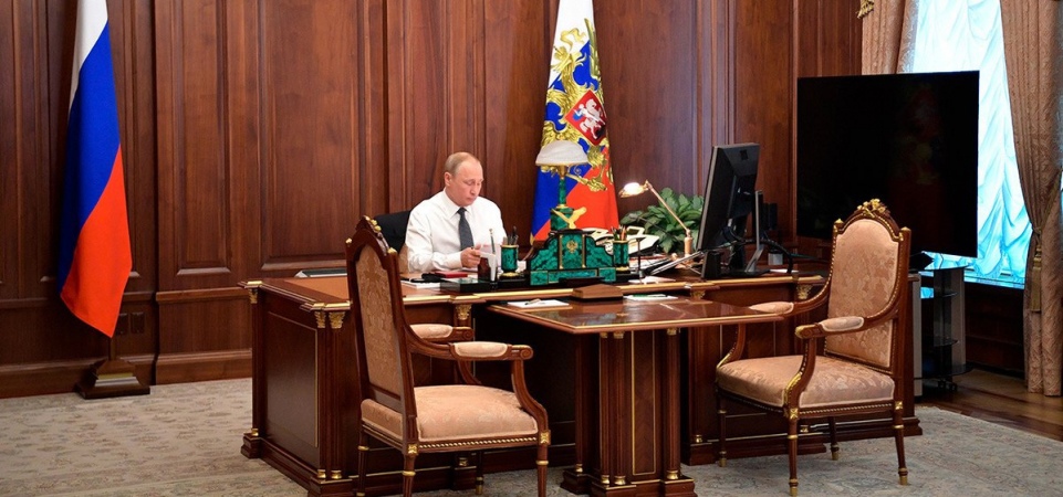 Путин подписал закон, позволяющий ему вновь баллотироваться на пост президента